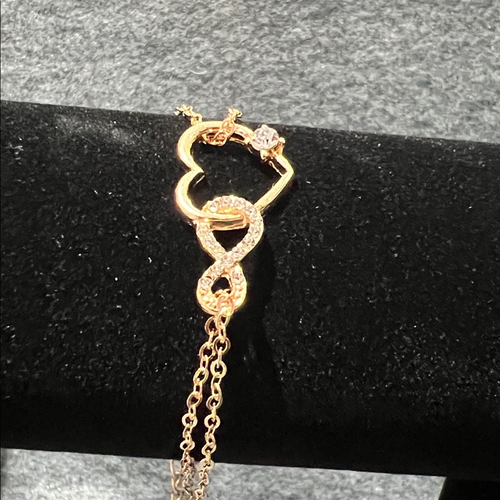 Elegant Gold Heart and Infinity bracelet - Picture 3 of 4